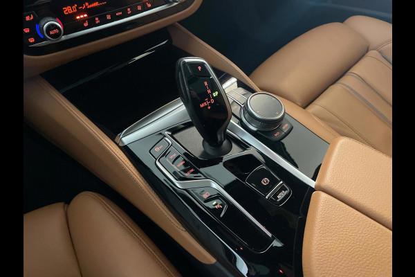 BMW 5 Serie Touring 530e Business Edition Plus AUTOMAAT AIRCO NAVI CRUISE PANO LEDER VELGEN CAMERA NIEUWSTAAT
