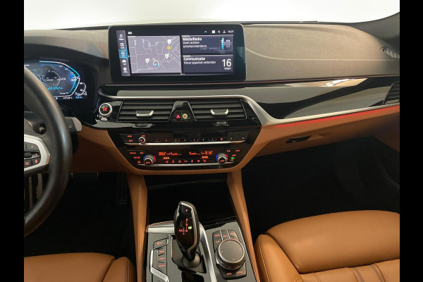 BMW 5 Serie Touring 530e Business Edition Plus AUTOMAAT AIRCO NAVI CRUISE PANO LEDER VELGEN CAMERA NIEUWSTAAT