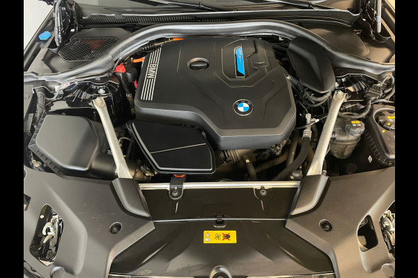 BMW 5 Serie Touring 530e Business Edition Plus AUTOMAAT AIRCO NAVI CRUISE PANO LEDER VELGEN CAMERA NIEUWSTAAT