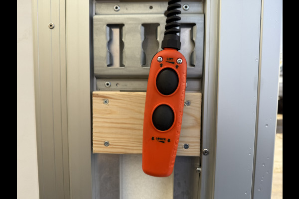 Maxus eDeliver 9 65kWh Elektrisch DHollandia Laadklep 172km WLTP 204PK 80kW Snelladen Carplay Adaptieve Cruise Control LED Airco Koffer Bakwagen Meubelbak