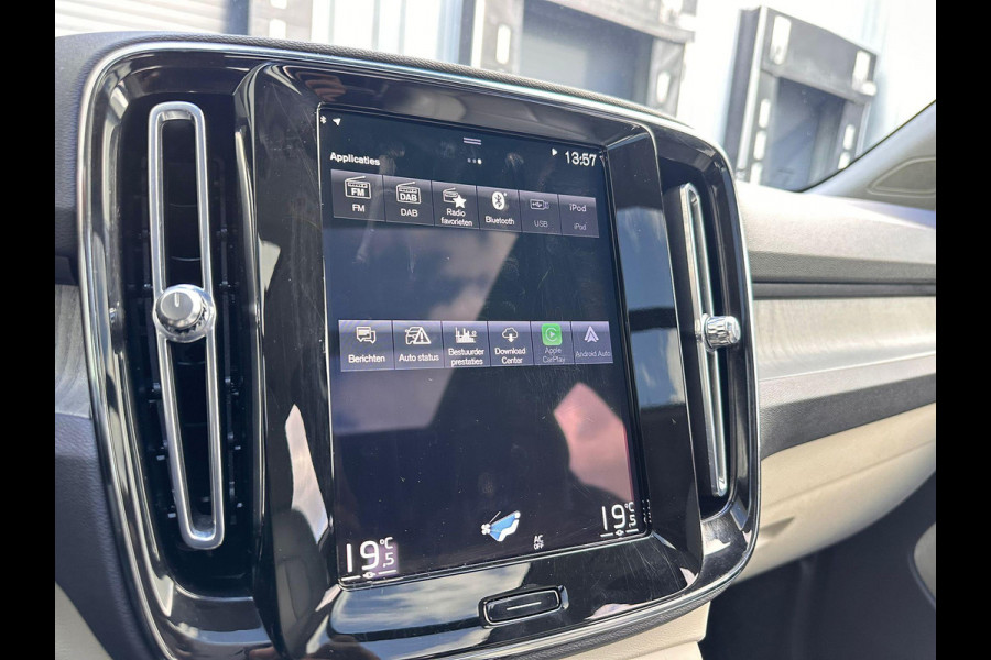 Volvo XC40 1.5 T5 Recharge R-Design | Trekhaak | Panorama dak | Beige Leder | Dealer onderhouden |