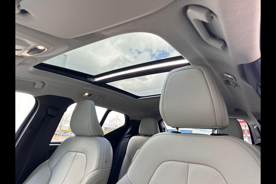 Volvo XC40 1.5 T5 Recharge R-Design | Trekhaak | Panorama dak | Beige Leder | Dealer onderhouden |