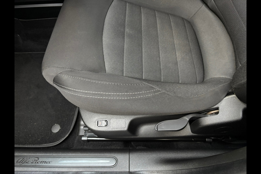 Alfa Romeo Giulietta 1.4 Turbo MultiAir Business Super / Navigatie