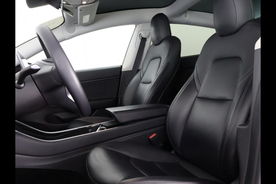 Tesla Model 3 Black Sport Pack RWD Plus 60 kWh 238 PK! | Navigatie | Panoramadak | Camera |