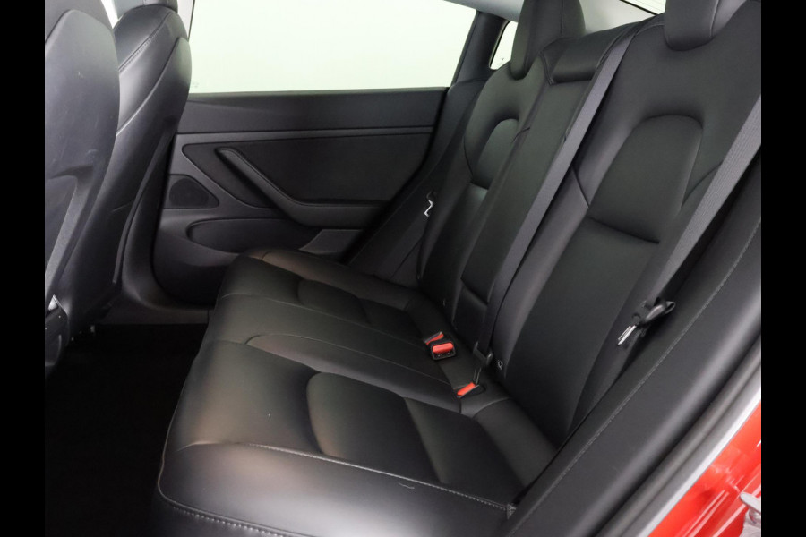Tesla Model 3 Black Sport Pack RWD Plus 60 kWh 238 PK! | Navigatie | Panoramadak | Camera |