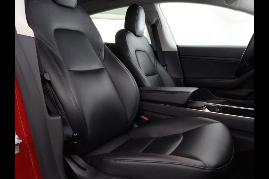 Tesla Model 3 Black Sport Pack RWD Plus 60 kWh 238 PK! | Navigatie | Panoramadak | Camera |