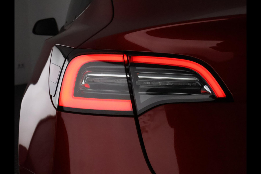 Tesla Model 3 Black Sport Pack RWD Plus 60 kWh 238 PK! | Navigatie | Panoramadak | Camera |