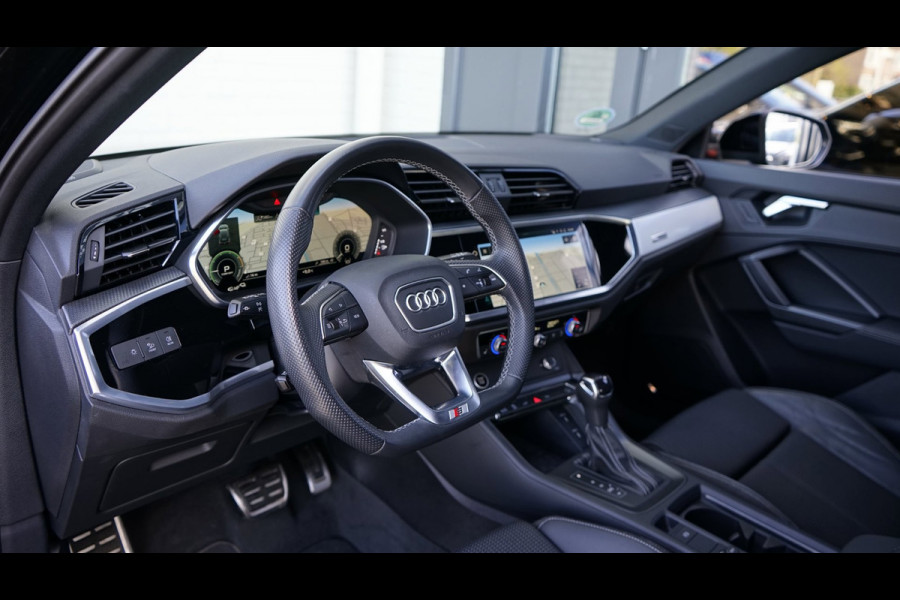 Audi Q3 45 TFSIe 3x S-Line Black Optik AUTOMAAT-ACC-CAMERA-CLIMA-KEYLESS-MATRIX LED-SONOS-STOELVERWARMING-VIRTUEEL