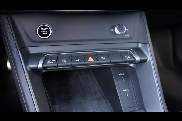 Audi Q3 45 TFSIe 3x S-Line Black Optik AUTOMAAT-ACC-CAMERA-CLIMA-KEYLESS-MATRIX LED-SONOS-STOELVERWARMING-VIRTUEEL