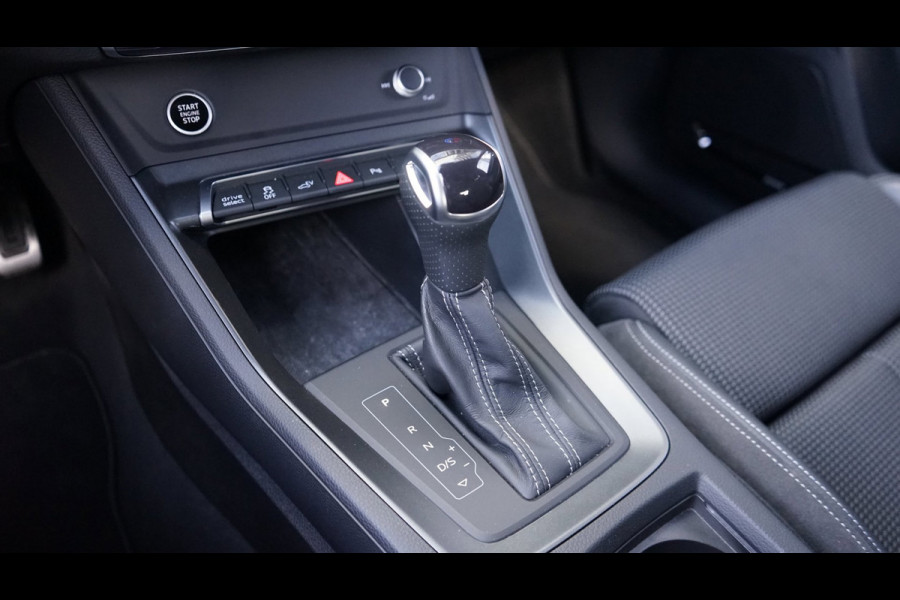 Audi Q3 45 TFSIe 3x S-Line Black Optik AUTOMAAT-ACC-CAMERA-CLIMA-KEYLESS-MATRIX LED-SONOS-STOELVERWARMING-VIRTUEEL