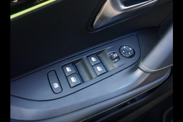Peugeot e-2008 EV GT 54 kWh Keyless entry