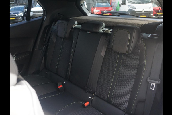 Peugeot e-2008 EV GT 54 kWh Keyless entry