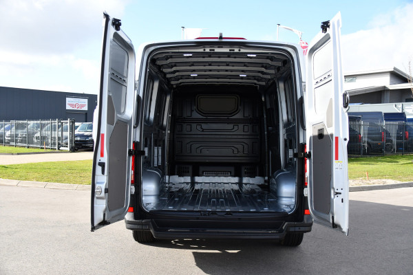 Volkswagen Crafter 35 2.0 TDI L3H2 Highline PB Edition Adaptieve Cruise, Camera, Carplay, Clima, LED, Stoelverwarming, Multimedia, Sensoren, Uniek!