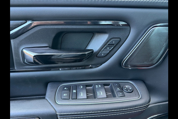 Dodge Ram 1500 Limited Night 5.7L V8 4x4 |Split tailgate|digitalmirror|RAMBOX|HUD