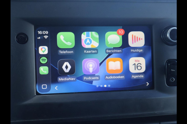 Renault Master T35 2.3 dCi 150 PK AUTOMAAT L2H2 + CARPLAY | CAMERA | 2500 KG TREKHAAK | CRUISE | NAVIGATIE