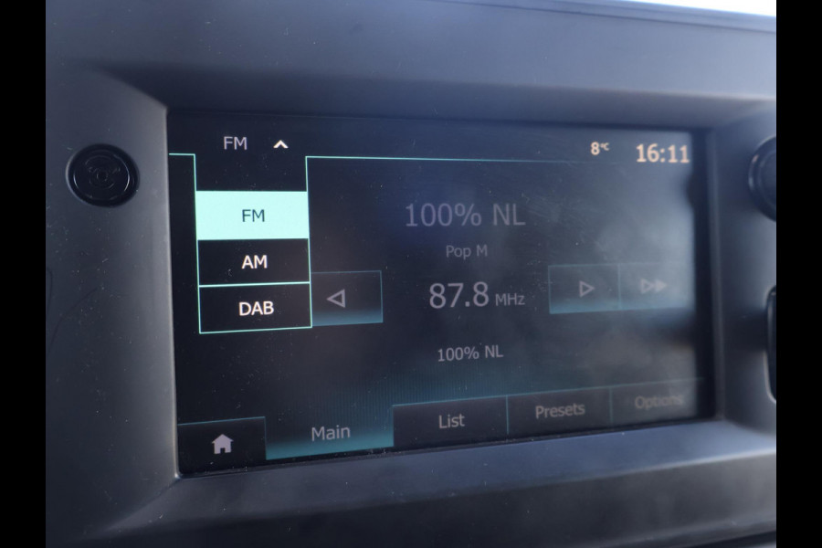 Renault Master T35 2.3 dCi 150 PK AUTOMAAT L2H2 + CARPLAY | CAMERA | 2500 KG TREKHAAK | CRUISE | NAVIGATIE