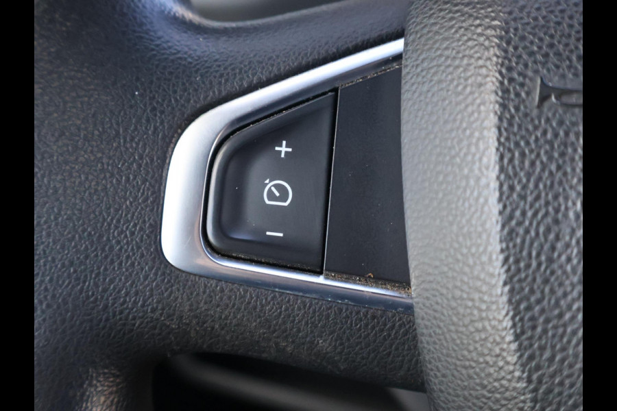 Renault Master T35 2.3 dCi 150 PK AUTOMAAT L2H2 + CARPLAY | CAMERA | 2500 KG TREKHAAK | CRUISE | NAVIGATIE