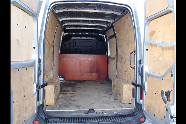 Renault Master T35 2.3 dCi 150 PK AUTOMAAT L2H2 + CARPLAY | CAMERA | 2500 KG TREKHAAK | CRUISE | NAVIGATIE