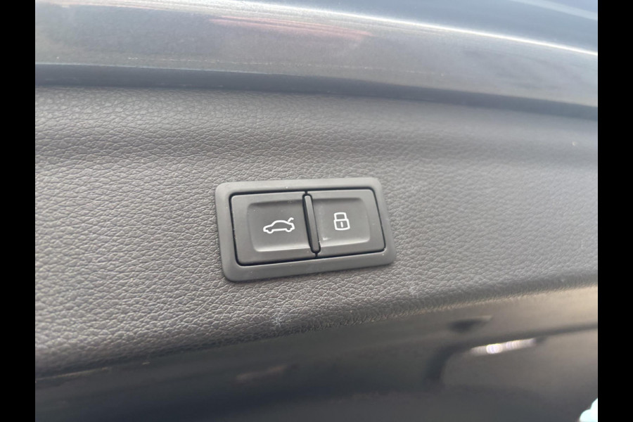 Audi Q3 45 TFSI e S edition | Bellen voor bezichtiging | S-Line | Sportstoelen | Leder | Stoelverwarming |  Achteruitrijcamera 360 | SCI |