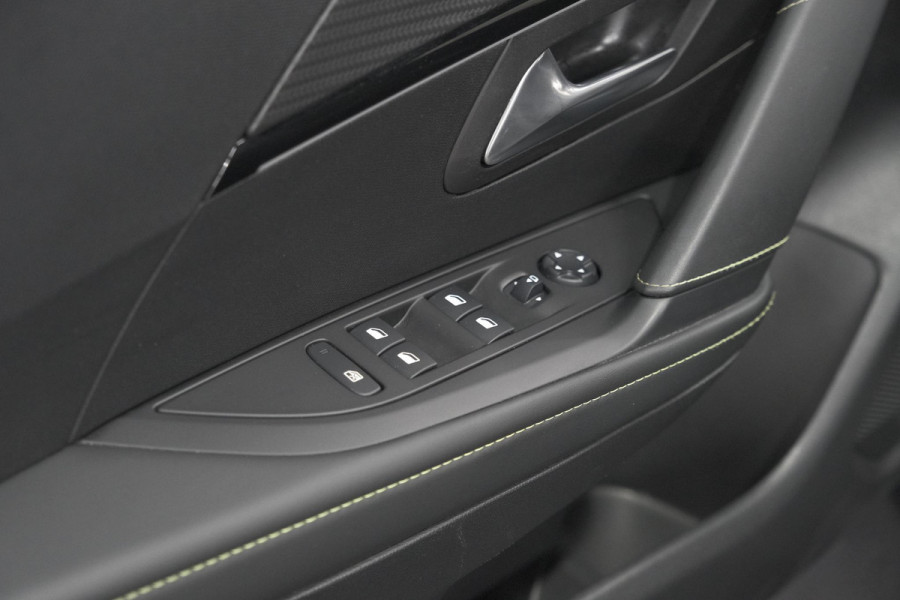 Peugeot 208 PureTech 130 EAT8 GT-Line | Camera | Adaptieve Cruise Control | Stoelverwarming | Navigatie