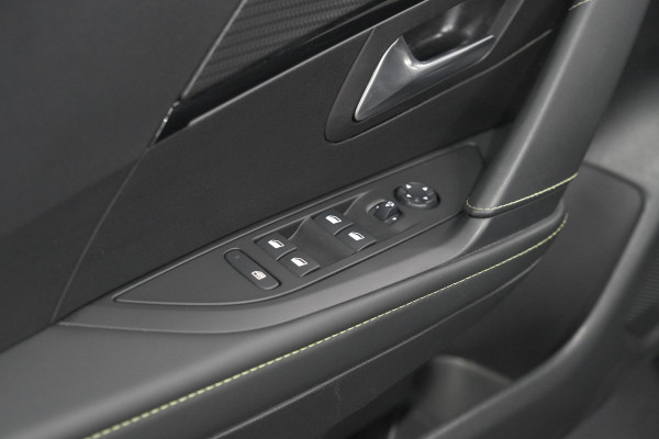 Peugeot 208 PureTech 130 EAT8 GT-Line | Camera | Adaptieve Cruise Control | Stoelverwarming | Navigatie