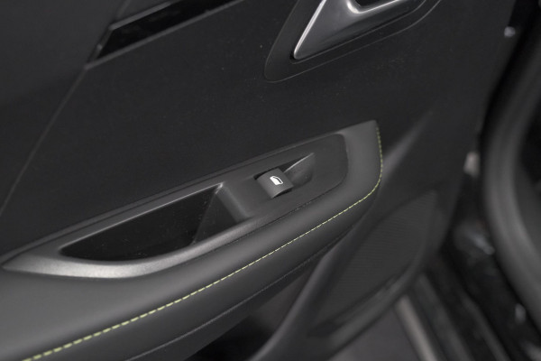 Peugeot 208 PureTech 130 EAT8 GT-Line | Camera | Adaptieve Cruise Control | Stoelverwarming | Navigatie