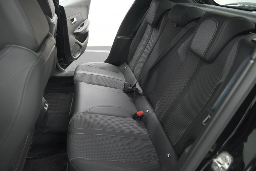 Peugeot 208 PureTech 130 EAT8 GT-Line | Camera | Adaptieve Cruise Control | Stoelverwarming | Navigatie