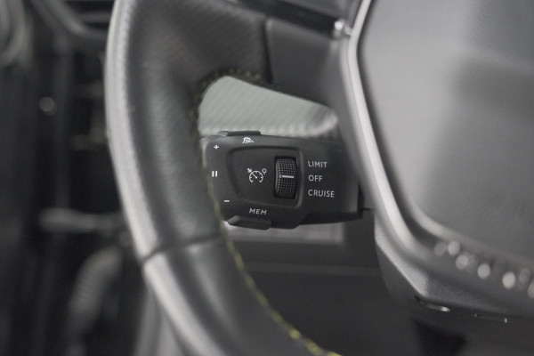 Peugeot 208 PureTech 130 EAT8 GT-Line | Camera | Adaptieve Cruise Control | Stoelverwarming | Navigatie