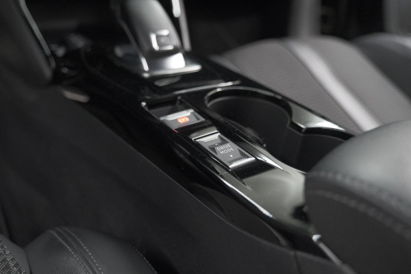 Peugeot 208 PureTech 130 EAT8 GT-Line | Camera | Adaptieve Cruise Control | Stoelverwarming | Navigatie