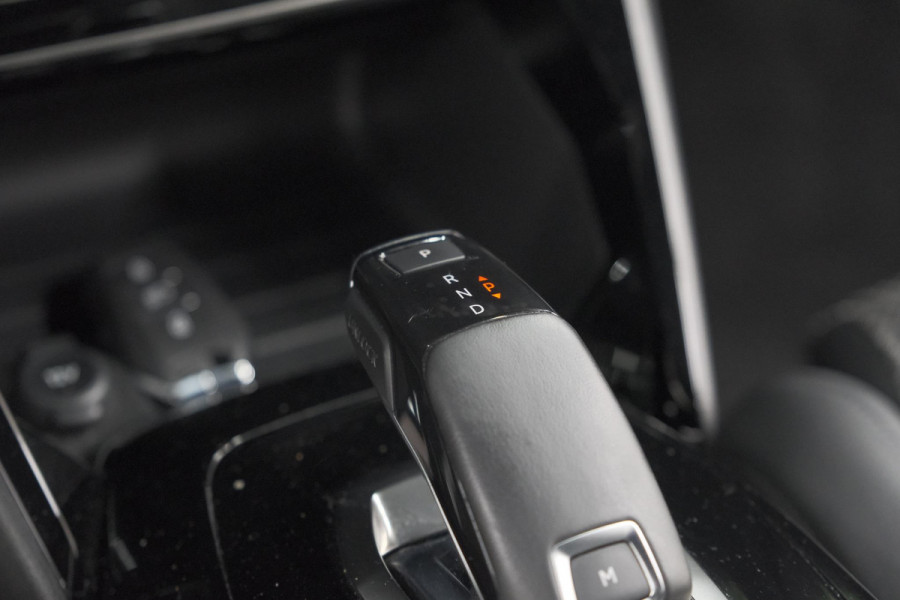 Peugeot 208 PureTech 130 EAT8 GT-Line | Camera | Adaptieve Cruise Control | Stoelverwarming | Navigatie