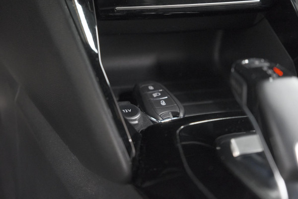 Peugeot 208 PureTech 130 EAT8 GT-Line | Camera | Adaptieve Cruise Control | Stoelverwarming | Navigatie