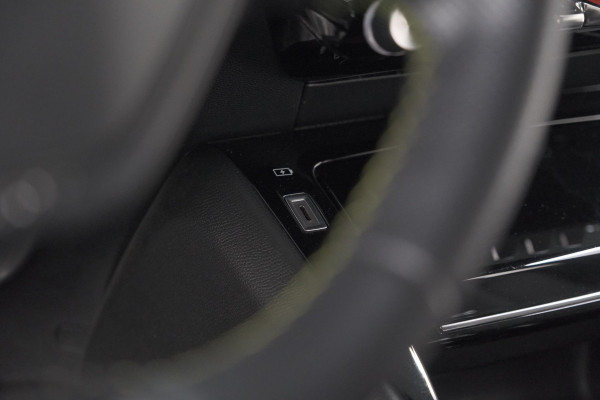 Peugeot 208 PureTech 130 EAT8 GT-Line | Camera | Adaptieve Cruise Control | Stoelverwarming | Navigatie
