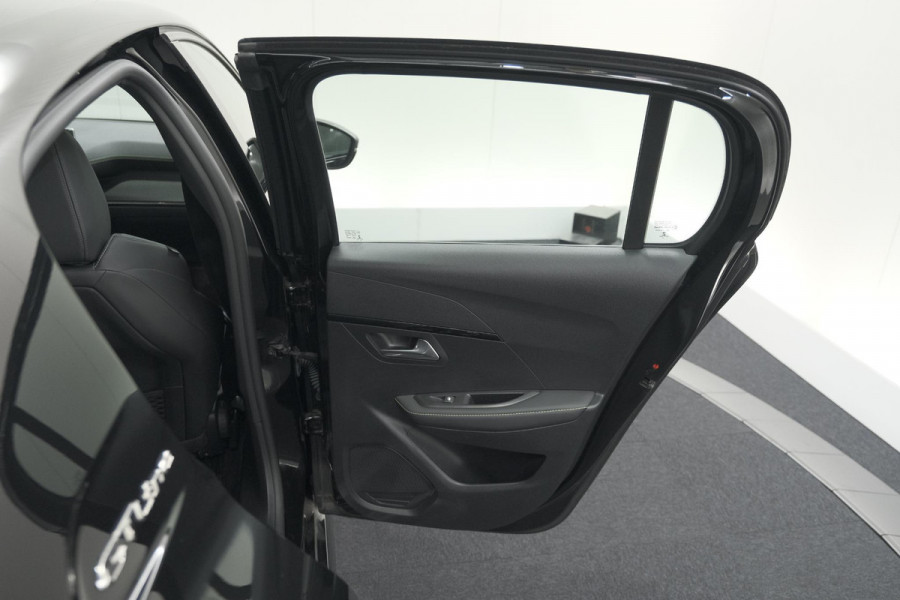 Peugeot 208 PureTech 130 EAT8 GT-Line | Camera | Adaptieve Cruise Control | Stoelverwarming | Navigatie