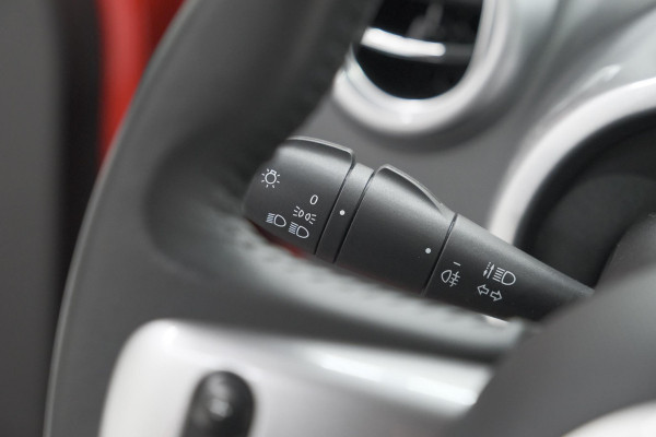 Renault Twingo 1.0 SCe Limited | Automaat | Parkeersensoren | Allseason Banden | Bluetooth Radio