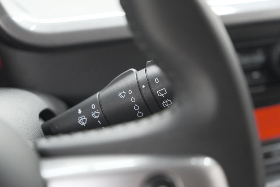 Renault Twingo 1.0 SCe Limited | Automaat | Parkeersensoren | Allseason Banden | Bluetooth Radio