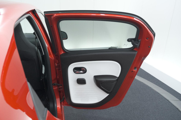 Renault Twingo 1.0 SCe Limited | Automaat | Parkeersensoren | Allseason Banden | Bluetooth Radio