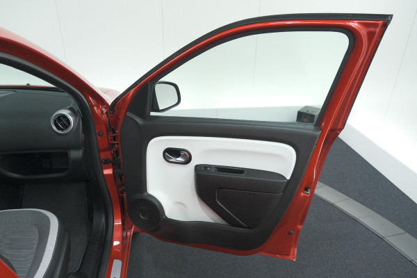 Renault Twingo 1.0 SCe Limited | Automaat | Parkeersensoren | Allseason Banden | Bluetooth Radio