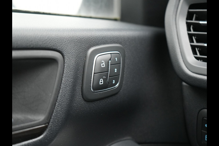 Ford Kuga 2.5 Vignale PHEV 225pk Dealer O.H. | Adaptive Cruise | Head Up | 360 Camera | Bang & Olufsen | Lederen Sportstoelen Memory & Verwarmd | Stuur Verwarmd | Apple Carplay | Keyless | Blis | Navigatie | DAB | Virtual | Plug In Hybrid