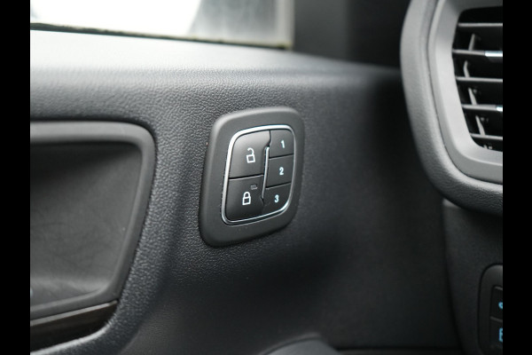 Ford Kuga 2.5 Vignale PHEV 225pk Dealer O.H. | Adaptive Cruise | Head Up | 360 Camera | Bang & Olufsen | Lederen Sportstoelen Memory & Verwarmd | Stuur Verwarmd | Apple Carplay | Keyless | Blis | Navigatie | DAB | Virtual | Plug In Hybrid