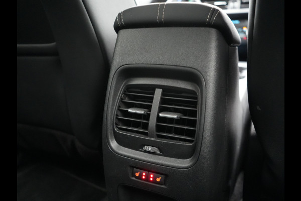 Ford Kuga 2.5 Vignale PHEV 225pk Dealer O.H. | Adaptive Cruise | Head Up | 360 Camera | Bang & Olufsen | Lederen Sportstoelen Memory & Verwarmd | Stuur Verwarmd | Apple Carplay | Keyless | Blis | Navigatie | DAB | Virtual | Plug In Hybrid