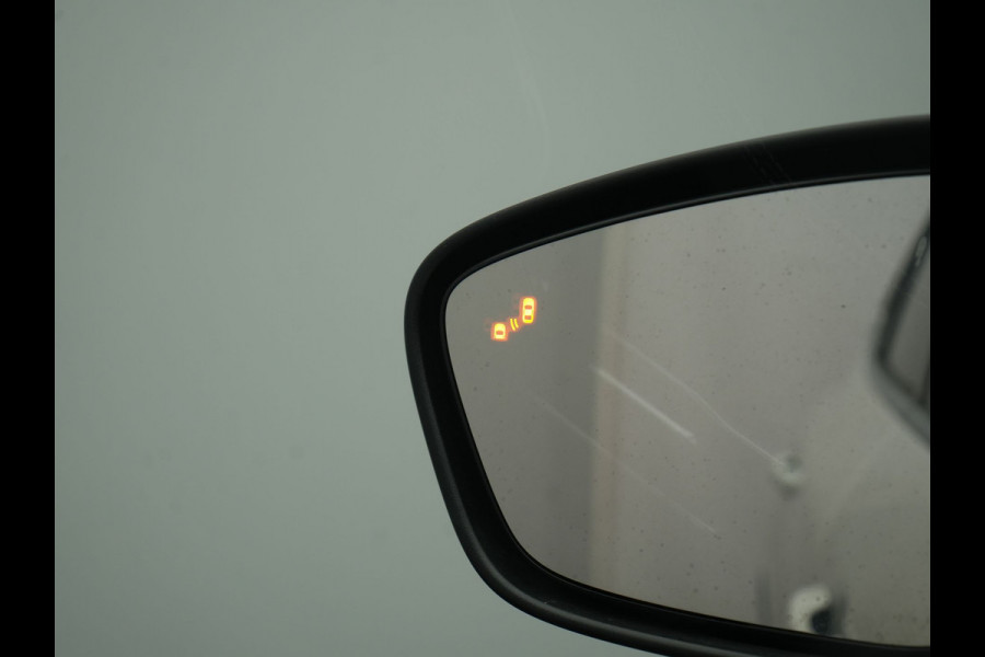 Ford Kuga 2.5 Vignale PHEV 225pk Dealer O.H. | Adaptive Cruise | Head Up | 360 Camera | Bang & Olufsen | Lederen Sportstoelen Memory & Verwarmd | Stuur Verwarmd | Apple Carplay | Keyless | Blis | Navigatie | DAB | Virtual | Plug In Hybrid