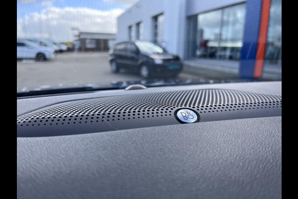 Ford Kuga 2.5 PHEV ST-Line X | Head up Display | Trekhaak | Winterpack | 19 inch Lichtmetalen velgen