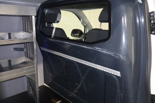 Volkswagen Transporter 2.0 TDI L2 H1 Automaat Inrichting