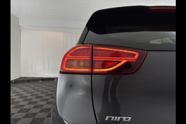 Kia Niro 1.6 GDi Hybrid Dynamic Plus Line (INCL-BTW) Aut. *LEATHER | FULL-LED | ADAPTIVE-CRUISE | BLINDSPOT | HEATED-COMFORTSEATS | CAMERA | KEYLESS | NAVI-FULLMAP | AMBIENTLIGHT | LANE-ASSIST | TOWBAR | 16''ALU*