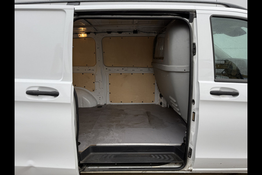 Mercedes-Benz Vito 116 2.1 CDI Automaat L2H1 Adaptieve LED-verlichting Climate Control Cruise Control Trekhaak Carplay Camera Stoelverwarming