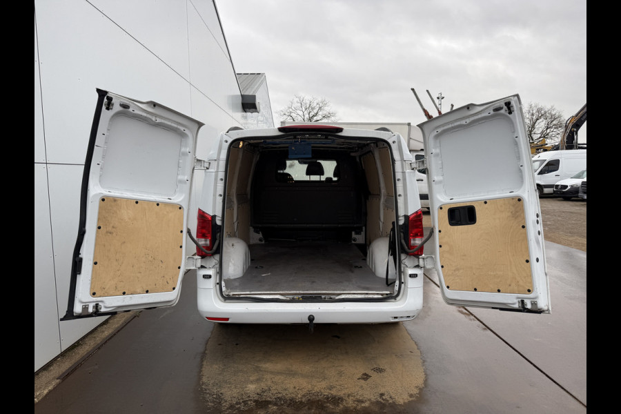 Mercedes-Benz Vito 116 2.1 CDI Automaat L2H1 Adaptieve LED-verlichting Climate Control Cruise Control Trekhaak Carplay Camera Stoelverwarming