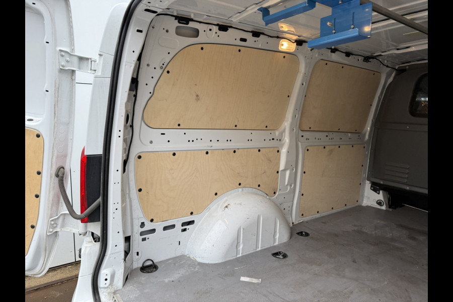 Mercedes-Benz Vito 116 2.1 CDI Automaat L2H1 Adaptieve LED-verlichting Climate Control Cruise Control Trekhaak Carplay Camera Stoelverwarming