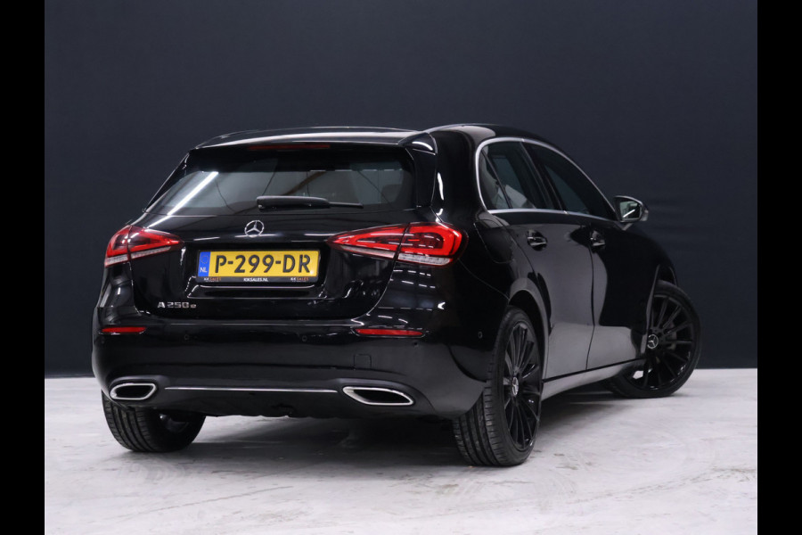 Mercedes-Benz A-Klasse 250 e Business Solution Luxury Limited [TREKHAAK, CRUISE CONTROL, SFEERVERLICHTING, BLUETOOTH TELEFOON, ACHTERUITRIJCAMERA, PDC V+A, STOELVERWARMING, NIEUWSTAAT]