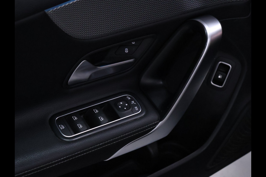 Mercedes-Benz A-Klasse 250 e Business Solution Luxury Limited [TREKHAAK, CRUISE CONTROL, SFEERVERLICHTING, BLUETOOTH TELEFOON, ACHTERUITRIJCAMERA, PDC V+A, STOELVERWARMING, NIEUWSTAAT]