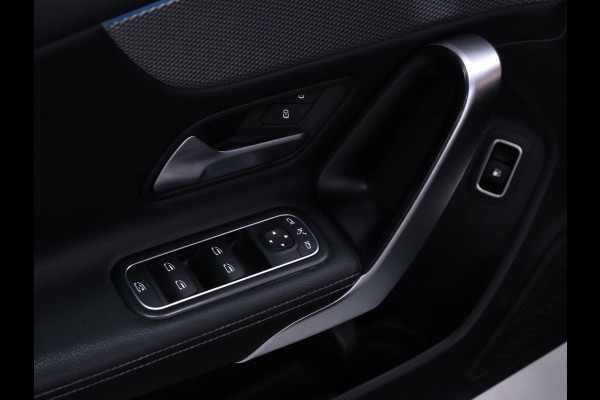 Mercedes-Benz A-Klasse 250 e Business Solution Luxury Limited [TREKHAAK, CRUISE CONTROL, SFEERVERLICHTING, BLUETOOTH TELEFOON, ACHTERUITRIJCAMERA, PDC V+A, STOELVERWARMING, NIEUWSTAAT]